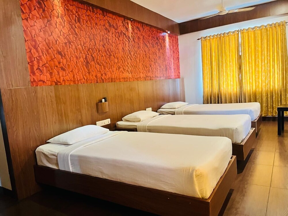 PLA RATHNA RESIDENCY