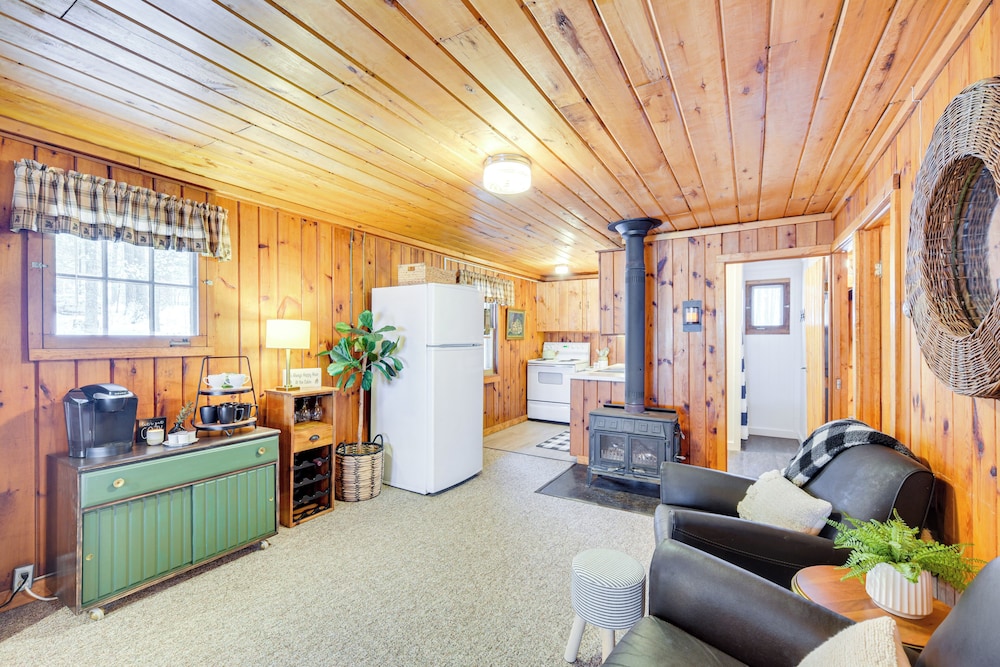 Charming Cabin on Grindstone Lake