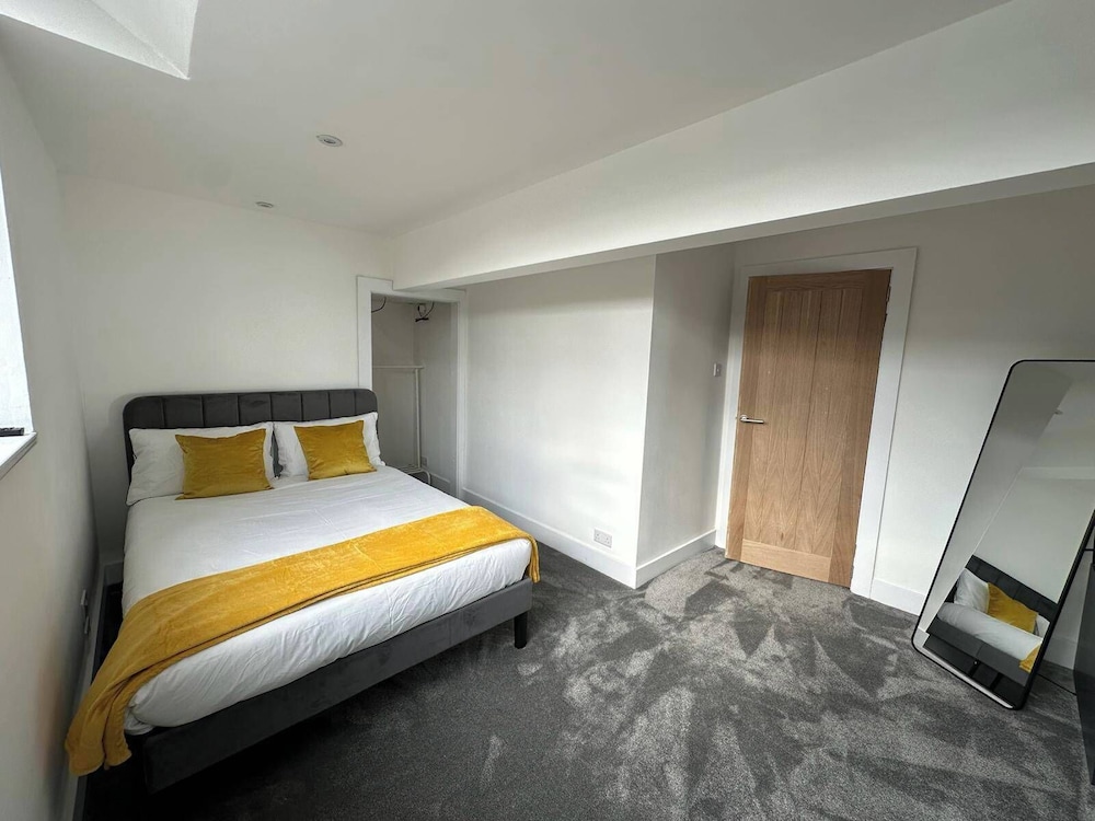 6 Guests/free Parking/old Trafford/20min City