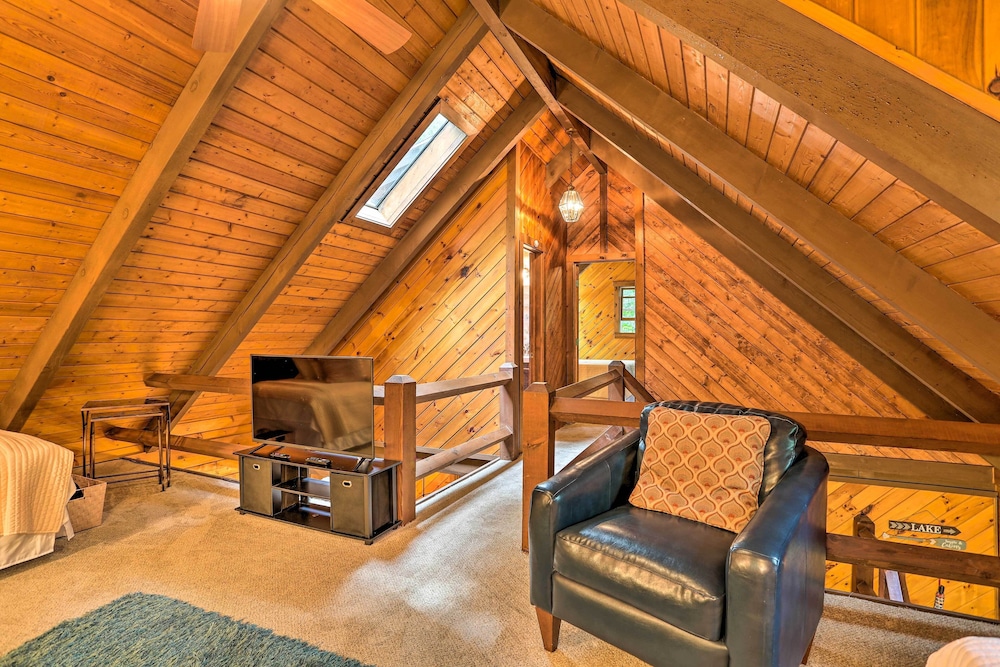 Pocono Log Cabin: Fireplace, Fire Pits & Amenities view 4