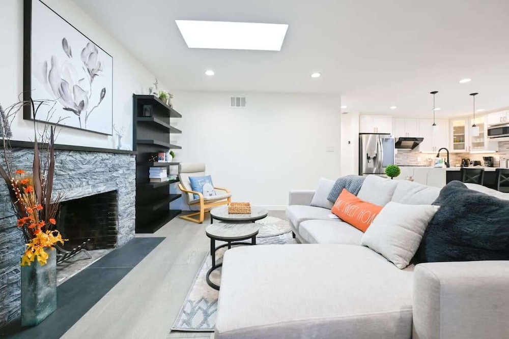 @ Marbella Lane - Exquisite Home 3BR