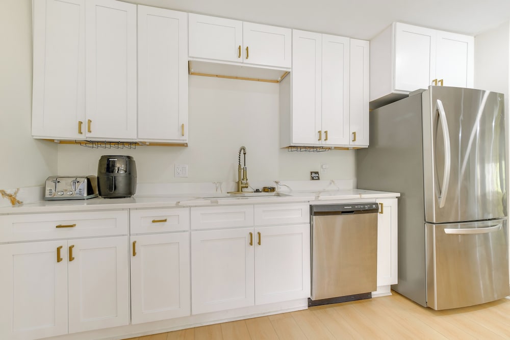 7 Mi to Dtwn Durham: Home w/ Hot Tub & Game Room!