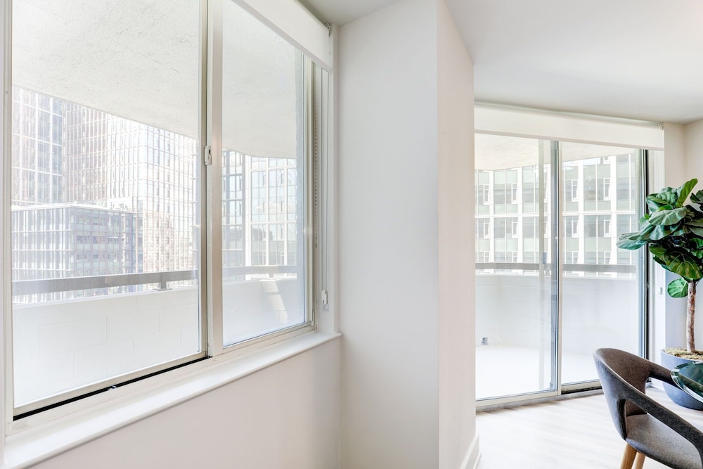 Elegant 2BR Apartment Minutes From DC