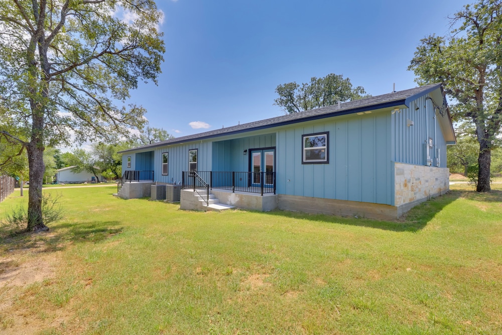 1 Mi to Lake Lbj: Peaceful Home w/ Patio & Yard!