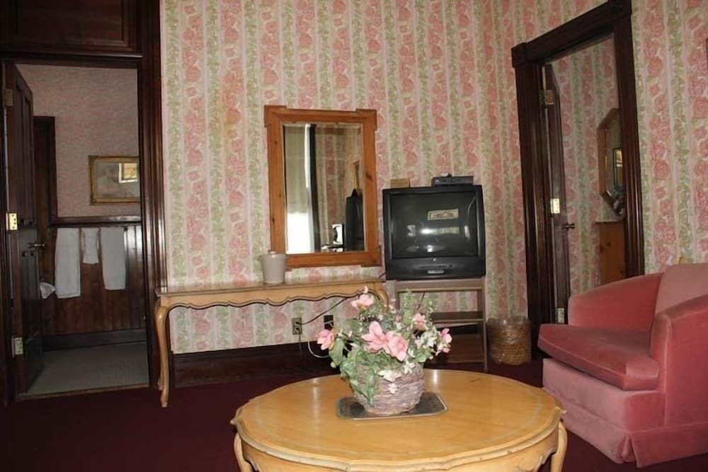 Irwin Street Inn