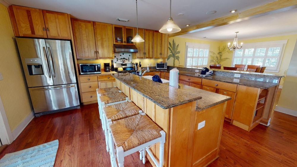 Thirst N' Howl by Tybee Vacation Rentals