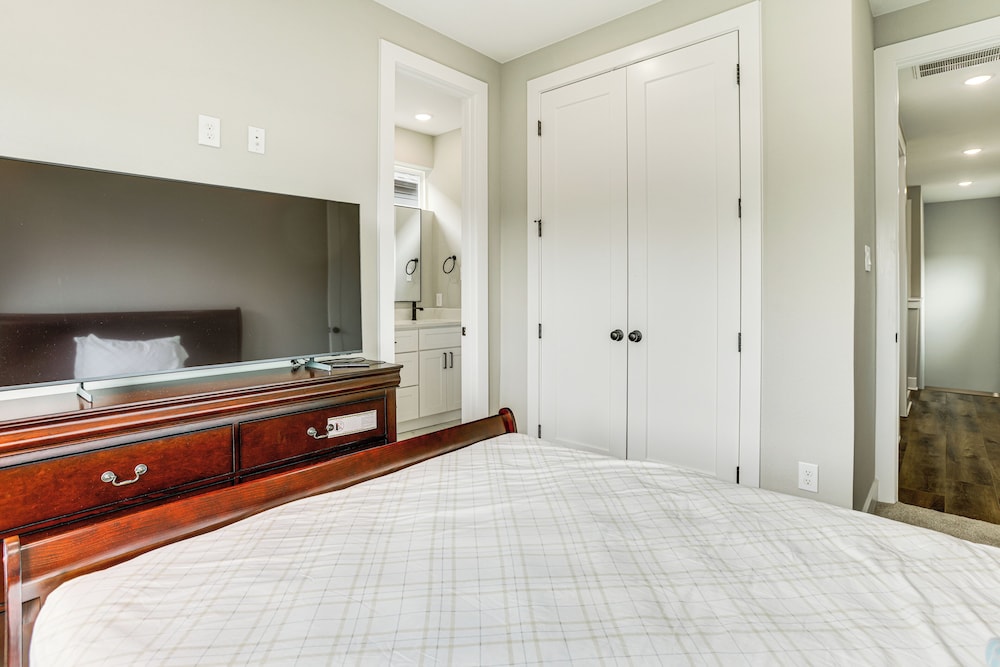 Modern Home w/ Private Yard in Northeast H-town!