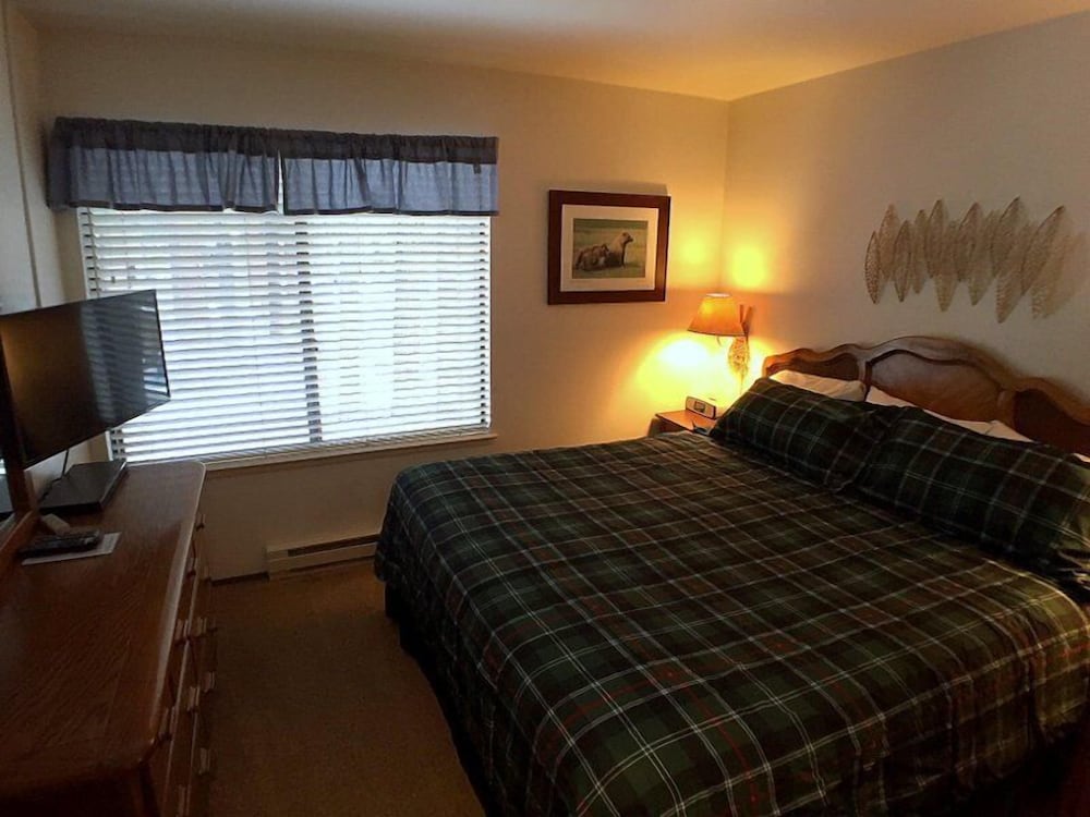 102 Standard 2 Bedroom Condo by RedAwning