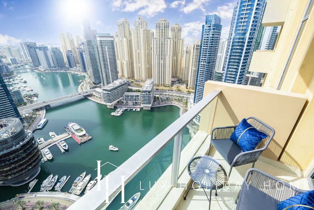 LUX The JW Marina Studio