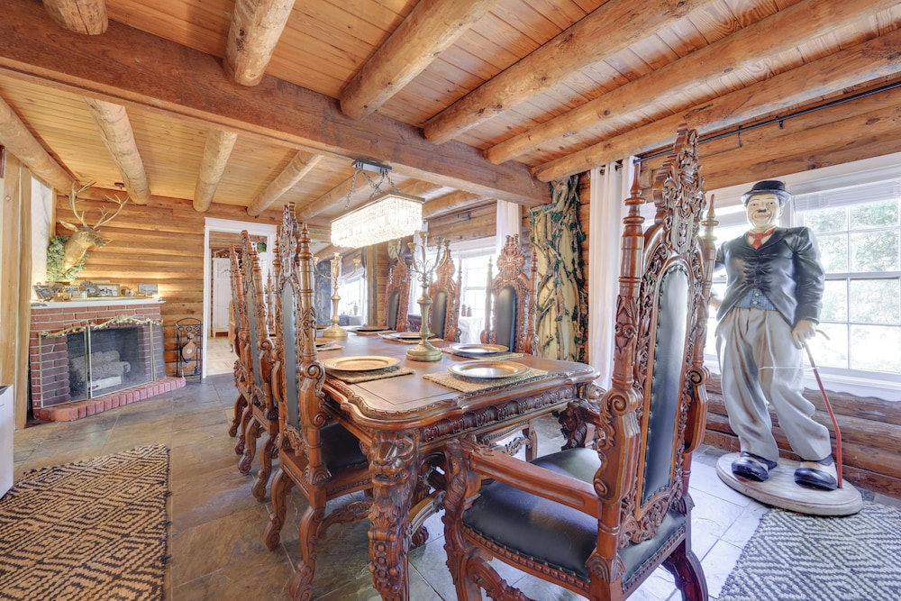 < 4 Mi to Boat Ramp & Mickler Beach: Unique Cabin