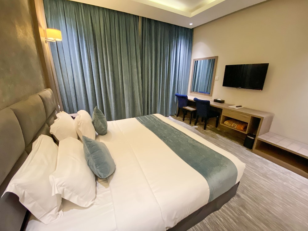 Lian Park Hotel