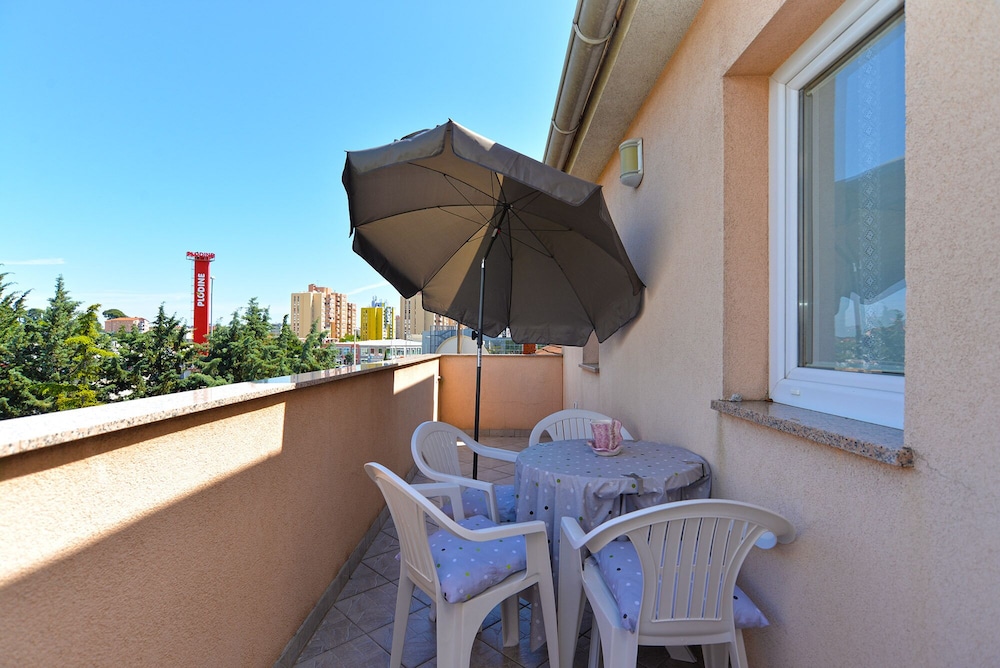 Apartment 1873 view 5