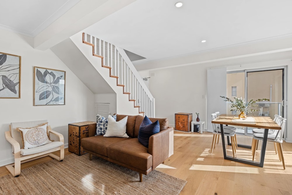 Stylish 2-bed Home Steps From Henley Beach