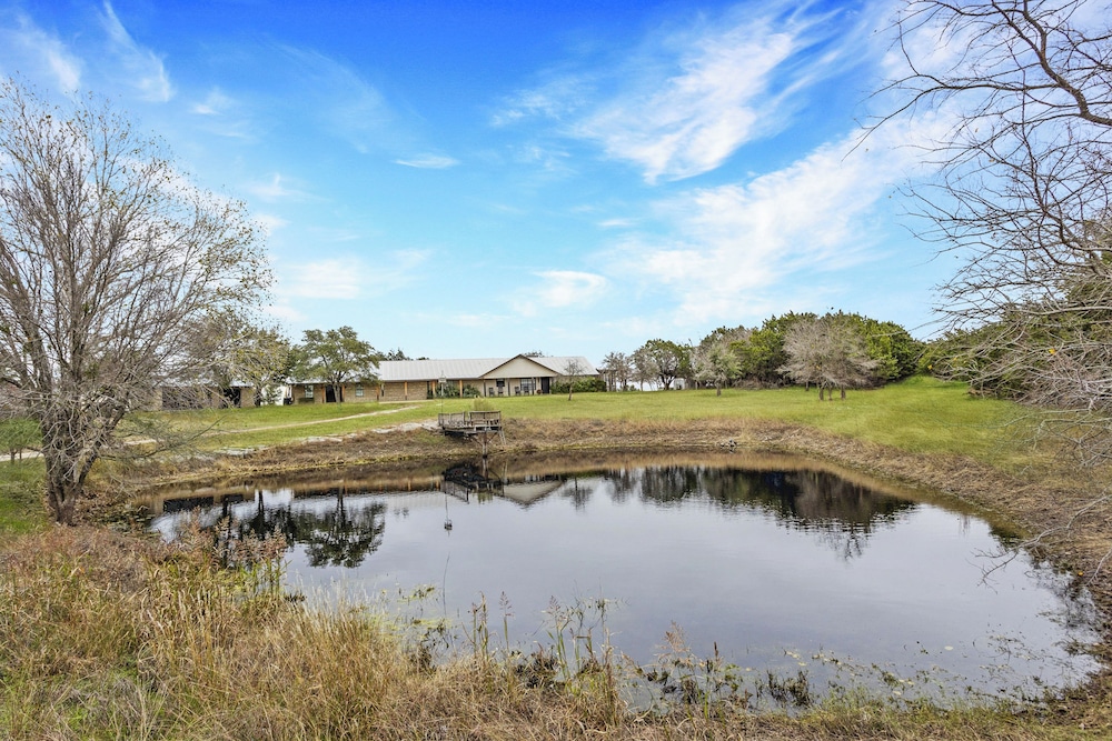 5BR Luxury Home w/ Pool & Wrap-around Porch