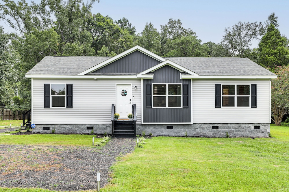 Dog Friendly, Screened Porch: St Stephen Retreat!