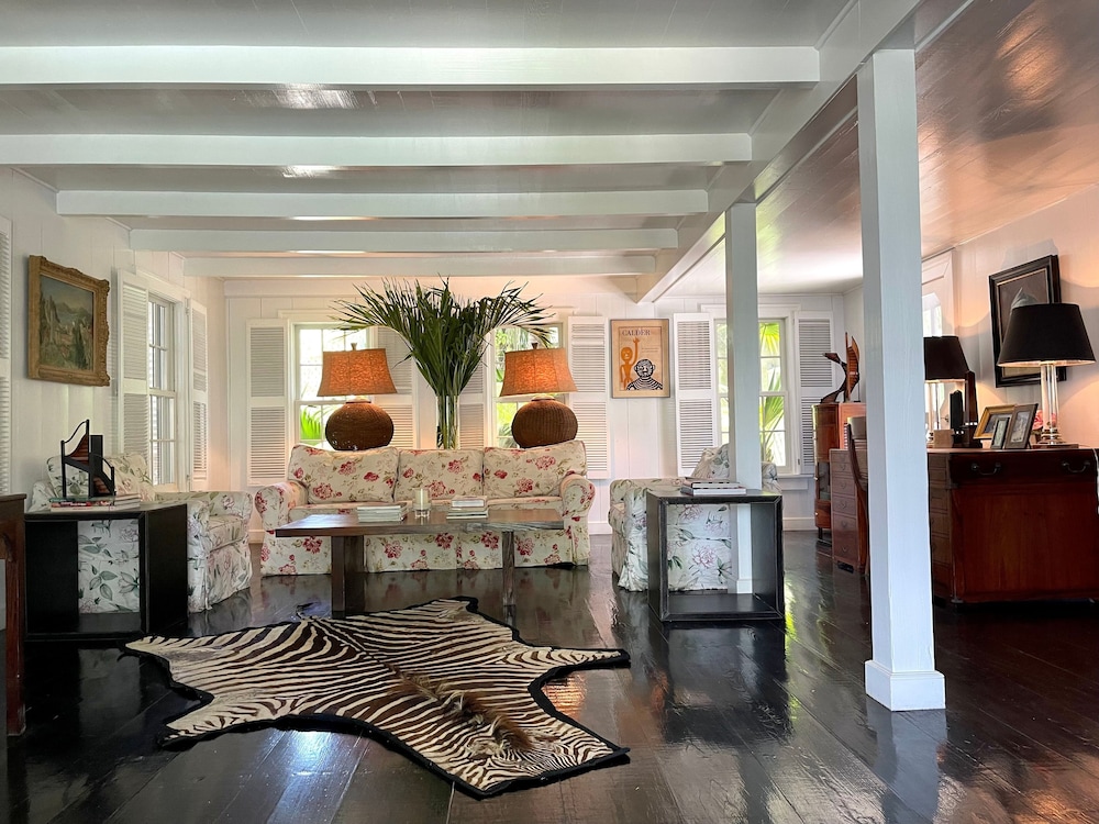 Hibiscus Hill Kings Treat - Ultimate Island Style House W/pool 3 Bedroom Home