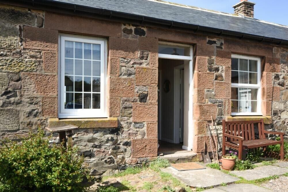 Kittiwake Cottage, Budle Bay