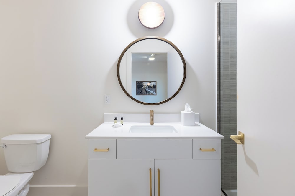 The Outrider by AvantStay Chic Stay Close to Broadway