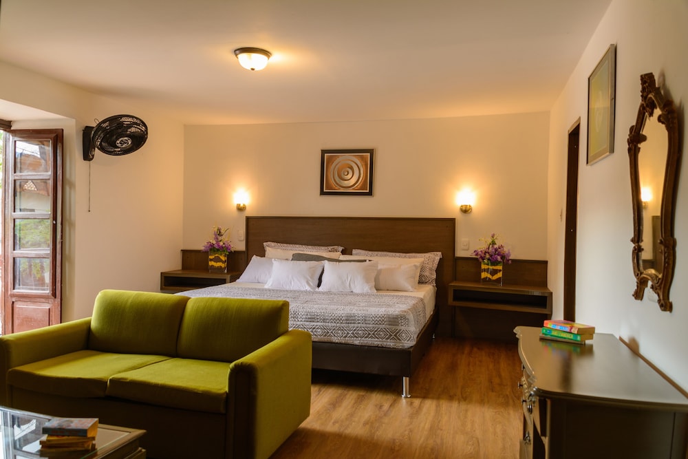 Hotel Hosteria Colonial La Cueva de Leo - Image 1