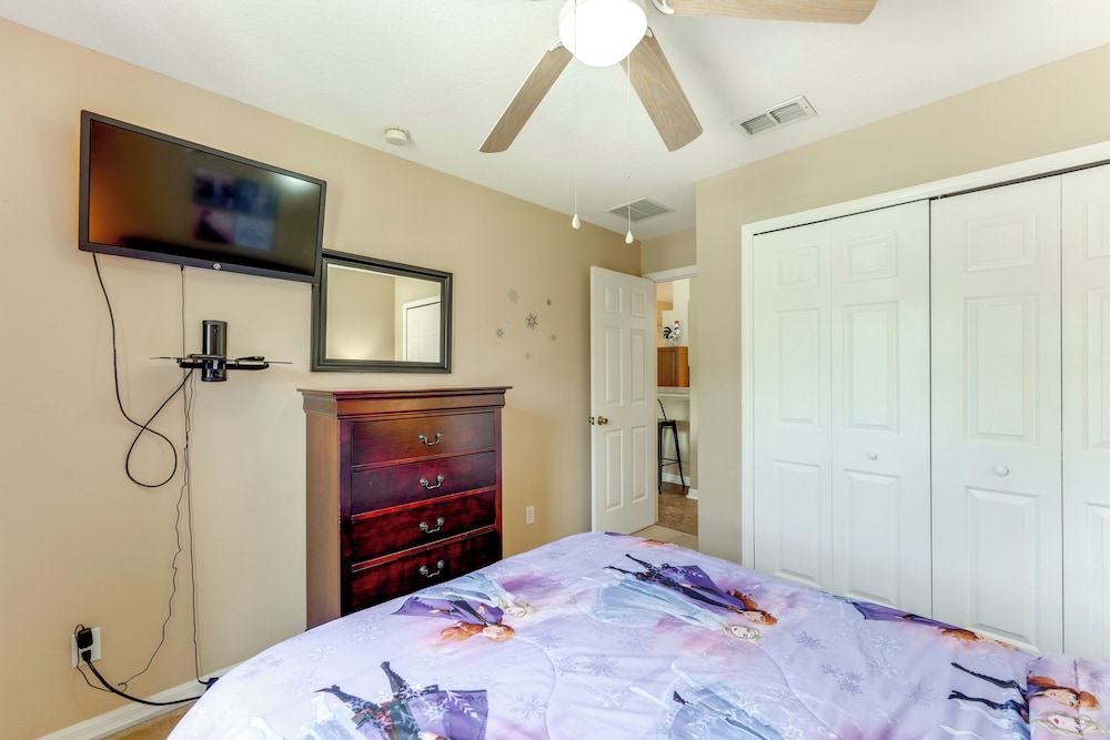 10 Mi to Wdw: Home w/ Themed Rooms, Pool & Lanai