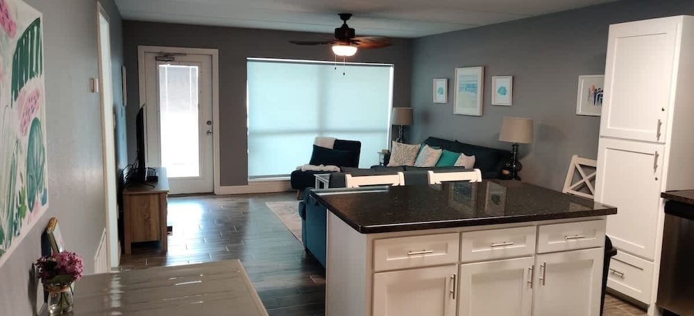 Saida Beachfront Luxe Condo Two Heated Pools 2 Bedroom Condo
