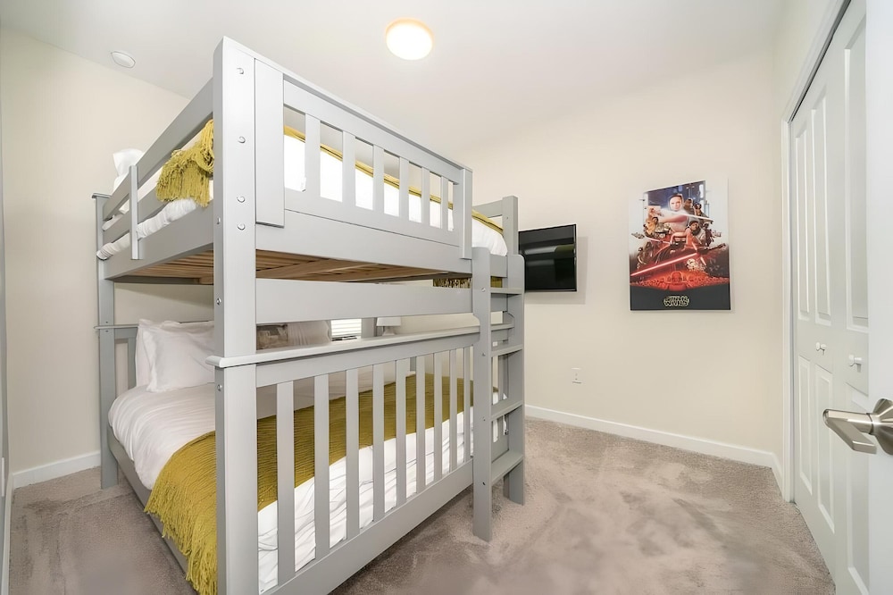 Sleeps 17 - Luxury 6bdhome With Pool Storey Lake