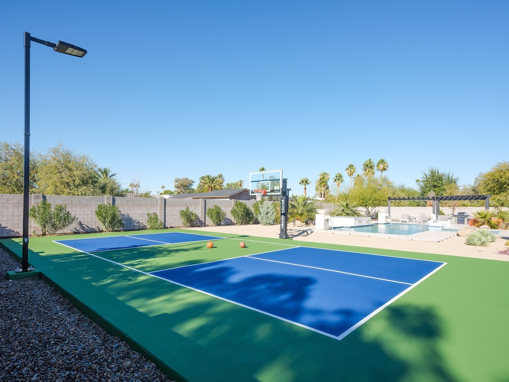 Sport & Splash - Pickle Ball - Sports Court -pool & Spa