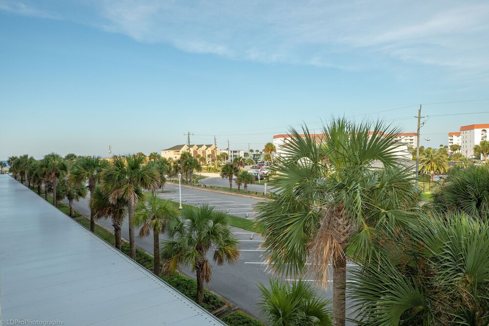Seacrest 314 is a 2 BR Gulf Side on Okaloosa Island by RedAwning view 4