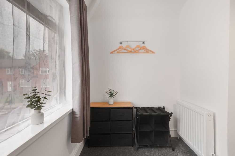 3 Bedroom House With Free Parking