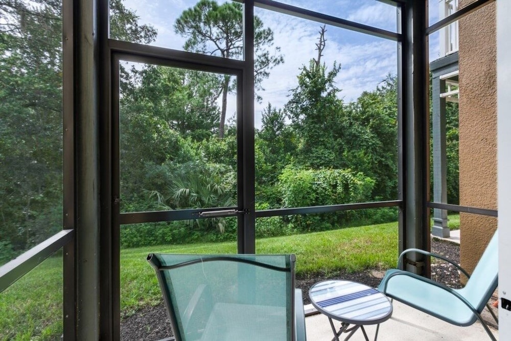 Beautiful 4 Bedroom Townhome Conservation View 4 Townhouse by Redawning - Image 3