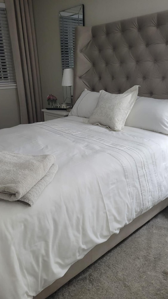3 Bedroom, Sleeps 6, Free Parking