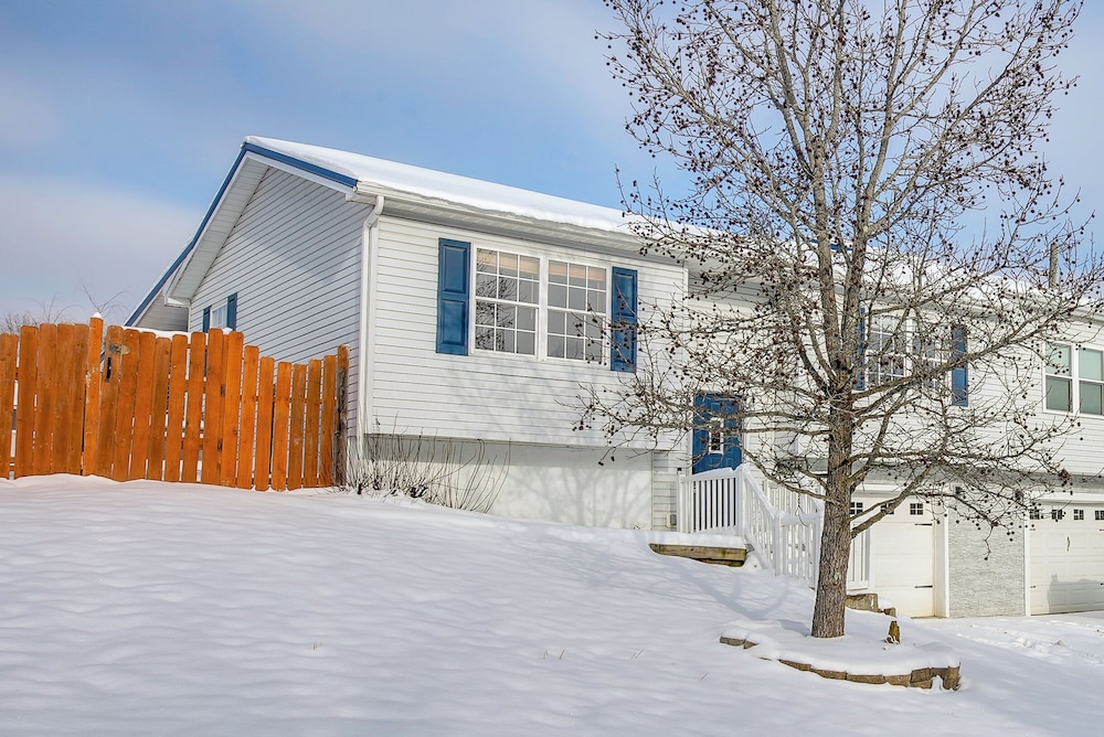 4 Mi to Lake Logan: Hocking Hills Apartment
