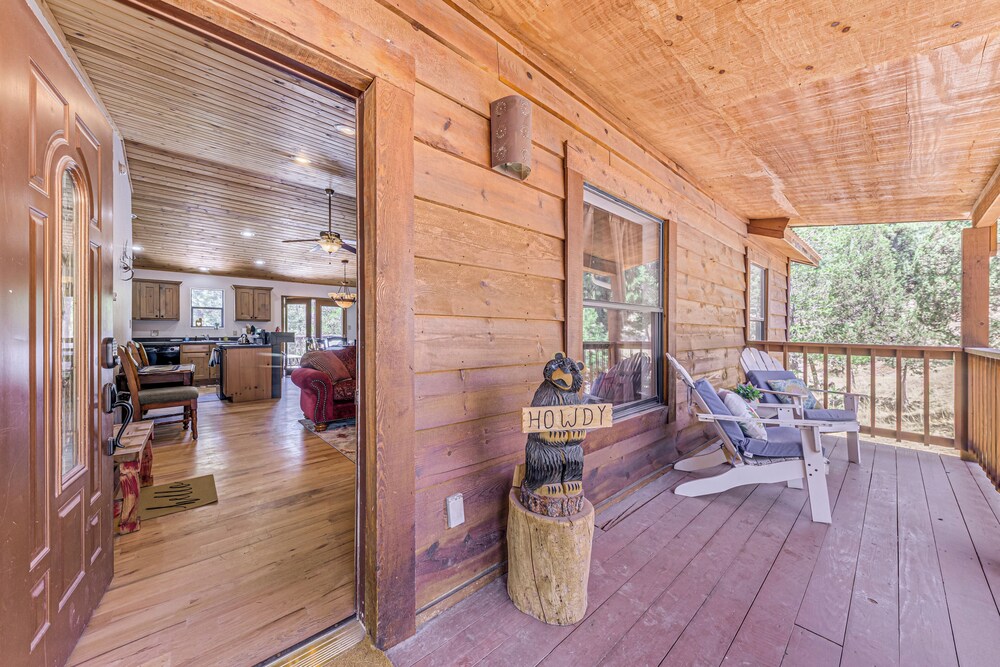 < 2 Mi to Midtown Ruidoso: Forest-view Sanctuary!