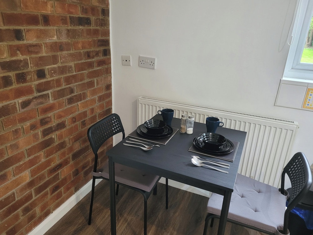 Charming Luton Apartment Retreat