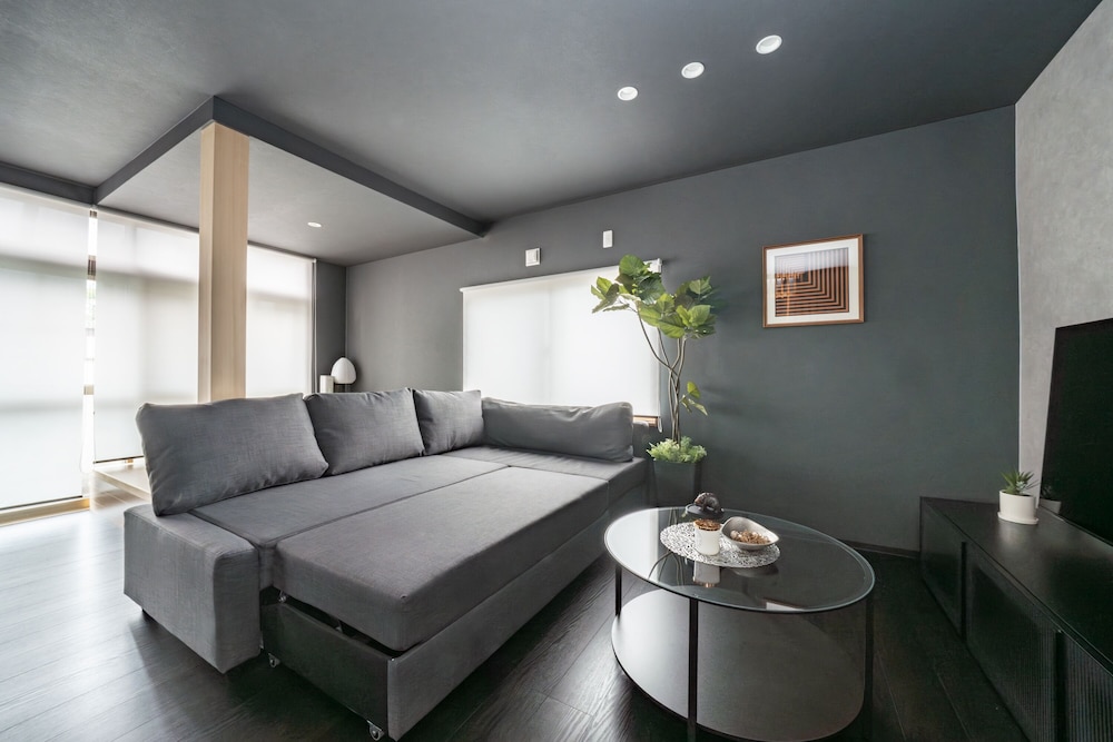 VIOLET GARDEN