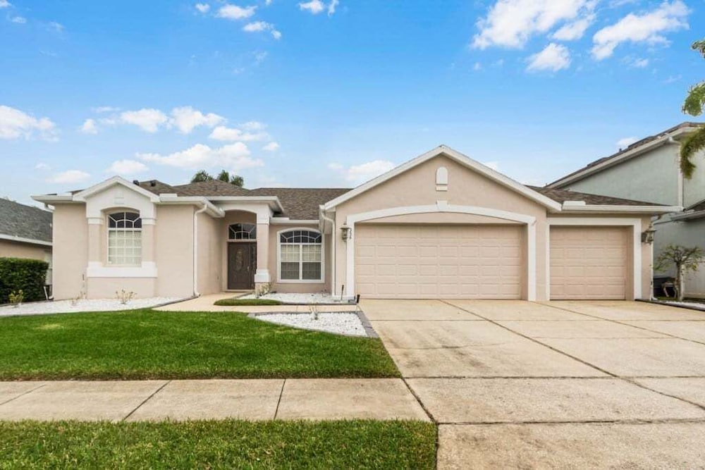 4 Bed Pool Home, Pool Table & More 4 Bedroom Villa