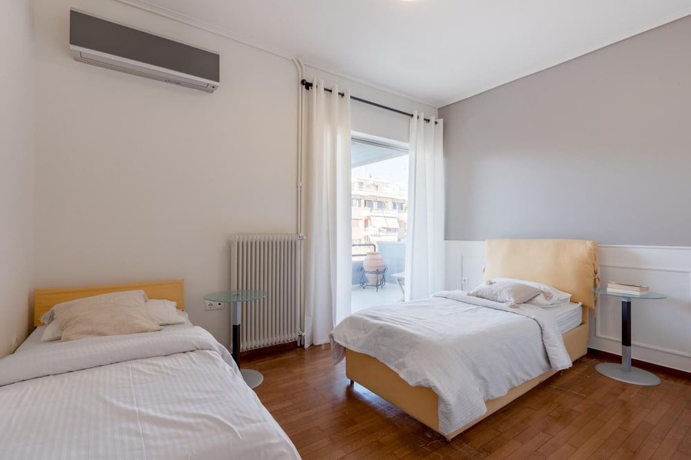 Elegant 3 Dbrm apt iin the Heart of Glyfada photo 2