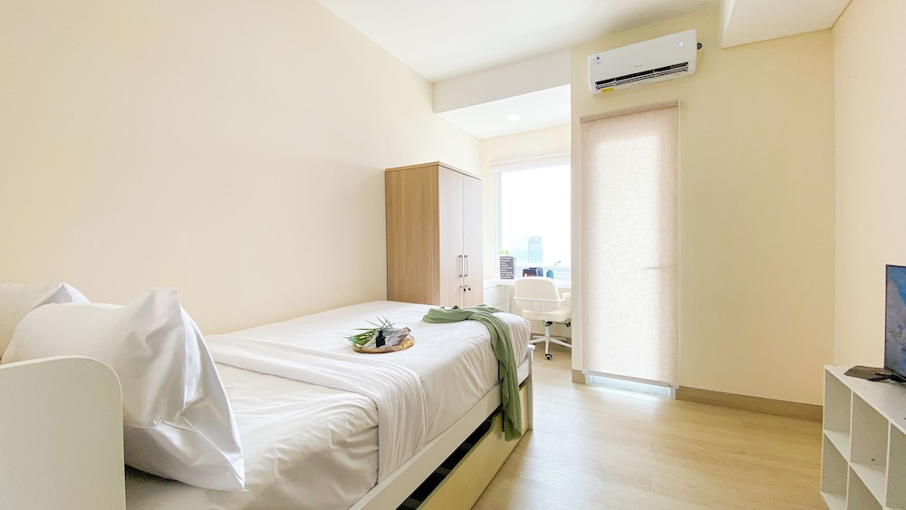 Comfortable And Modern Studio Apartment At B Residence