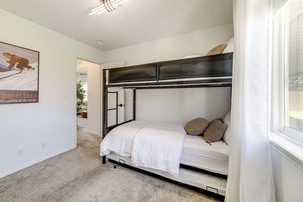 7 Mi to Dtwn: Charming Retreat w/ Yard in Boise