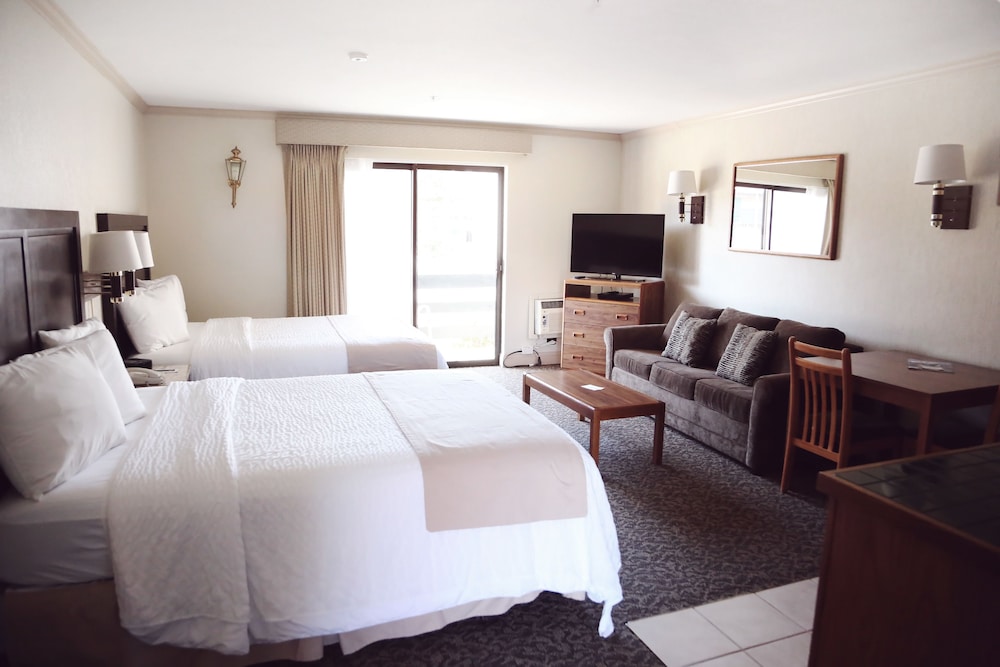 Coachman Inn & Suites