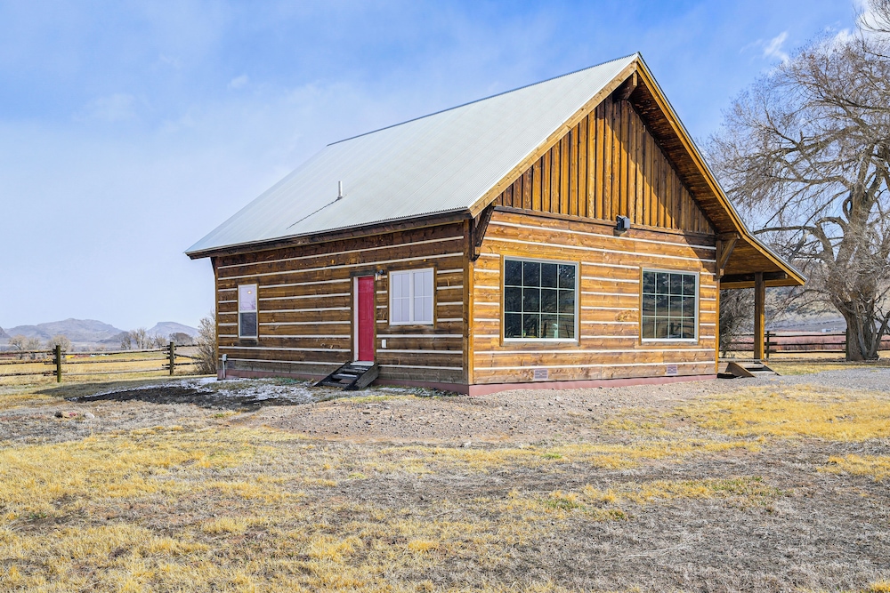 Hike, Hunt & Unwind: Mtn-view Cabin in Del Norte!
