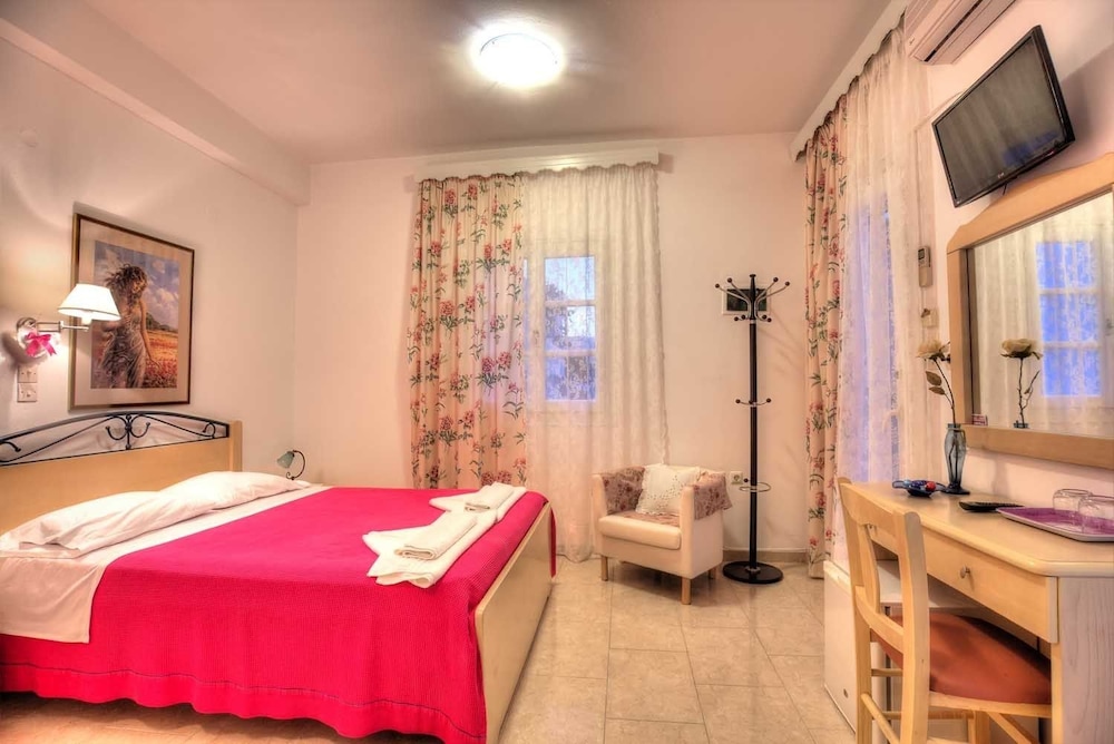 Leonardos Apartments photo 3