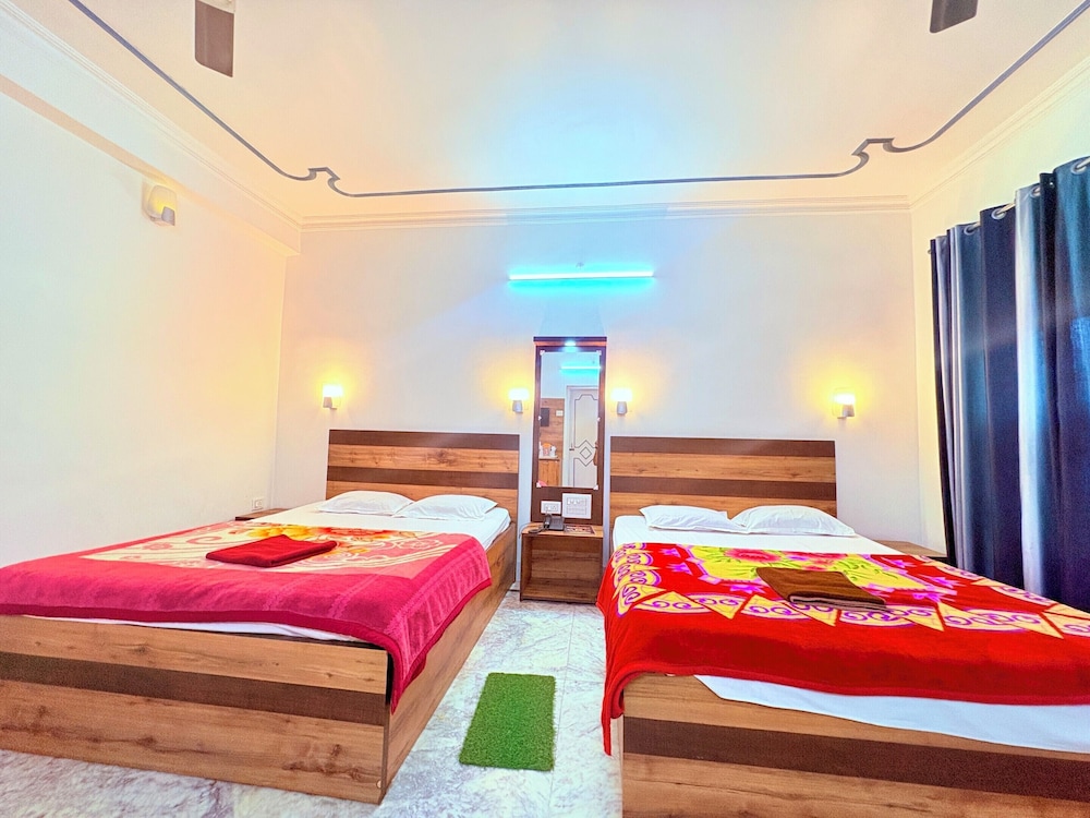 Binapani Hotel & Restaurant Tarapith