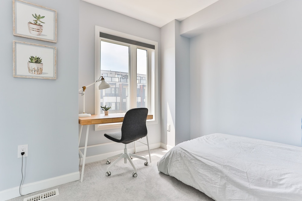 Central 3BDR Townhouse in Downsview Park - Image 2