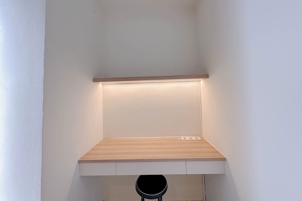 Pleasant And Good Location Studio At Bale Hinggil Apartment