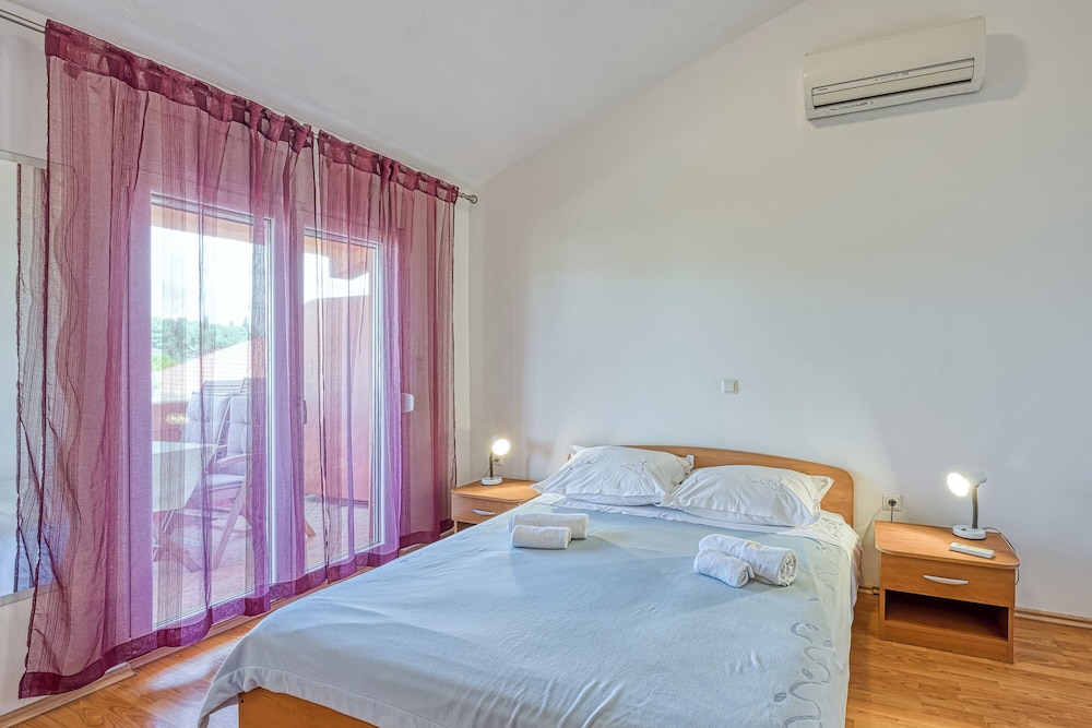 Seaview Apartment in Pasman A1 view 2