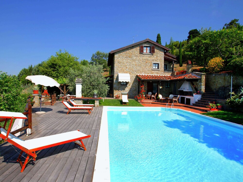 Villa in Tuscany With Pool and Valley Views view 3