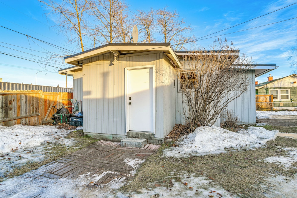 Close to Downtown & Parks: Modern Anchorage Home