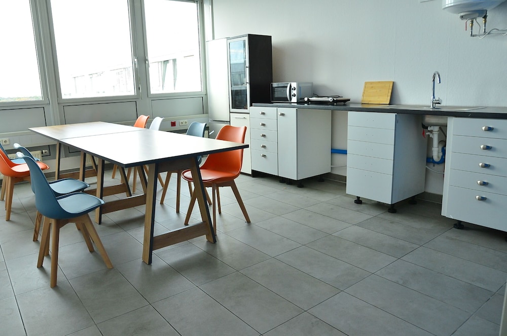 XENON HOSTELS UG