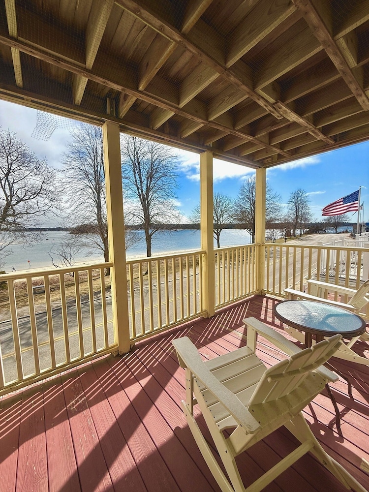 The Glen Cove Hotel & Restaurant